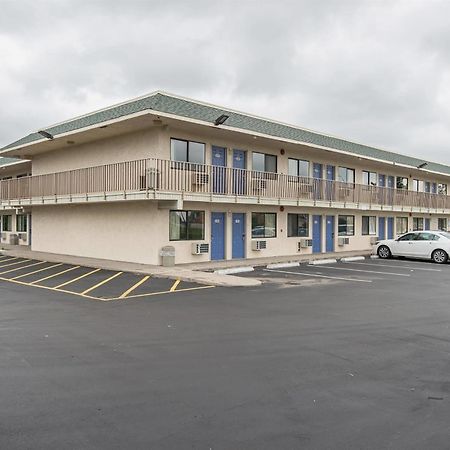 Motel 6 Kansas City, Mo - Airport Екстер'єр фото