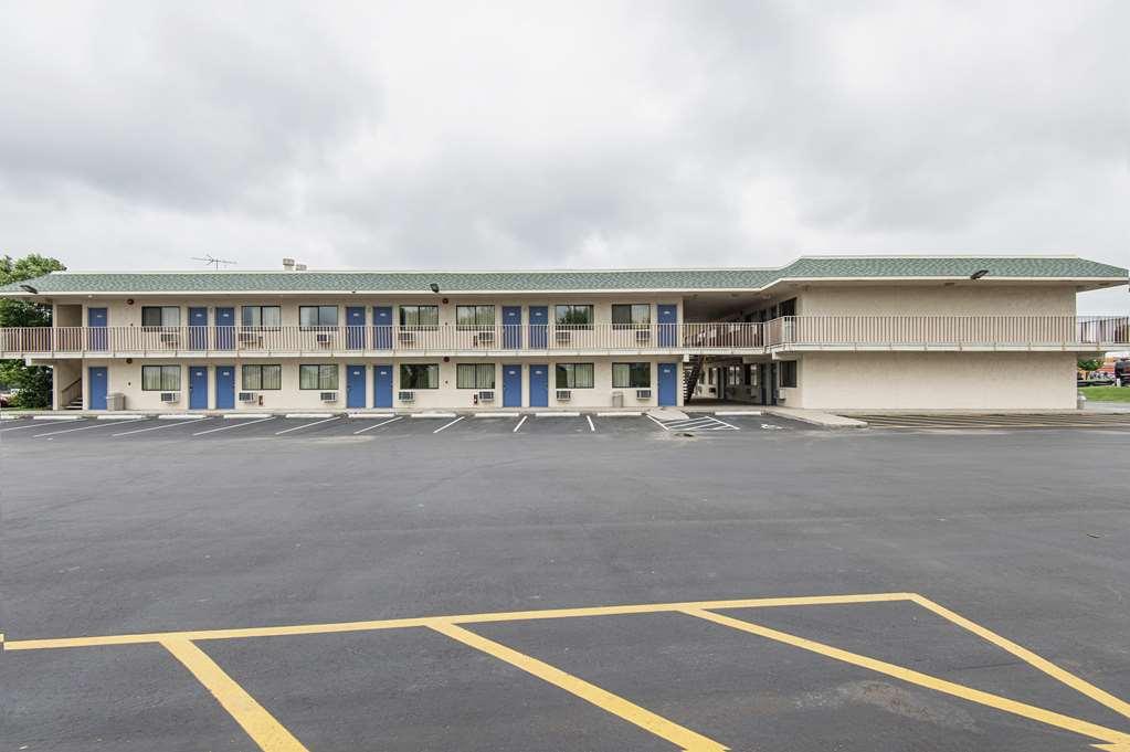 Motel 6 Kansas City, Mo - Airport Екстер'єр фото