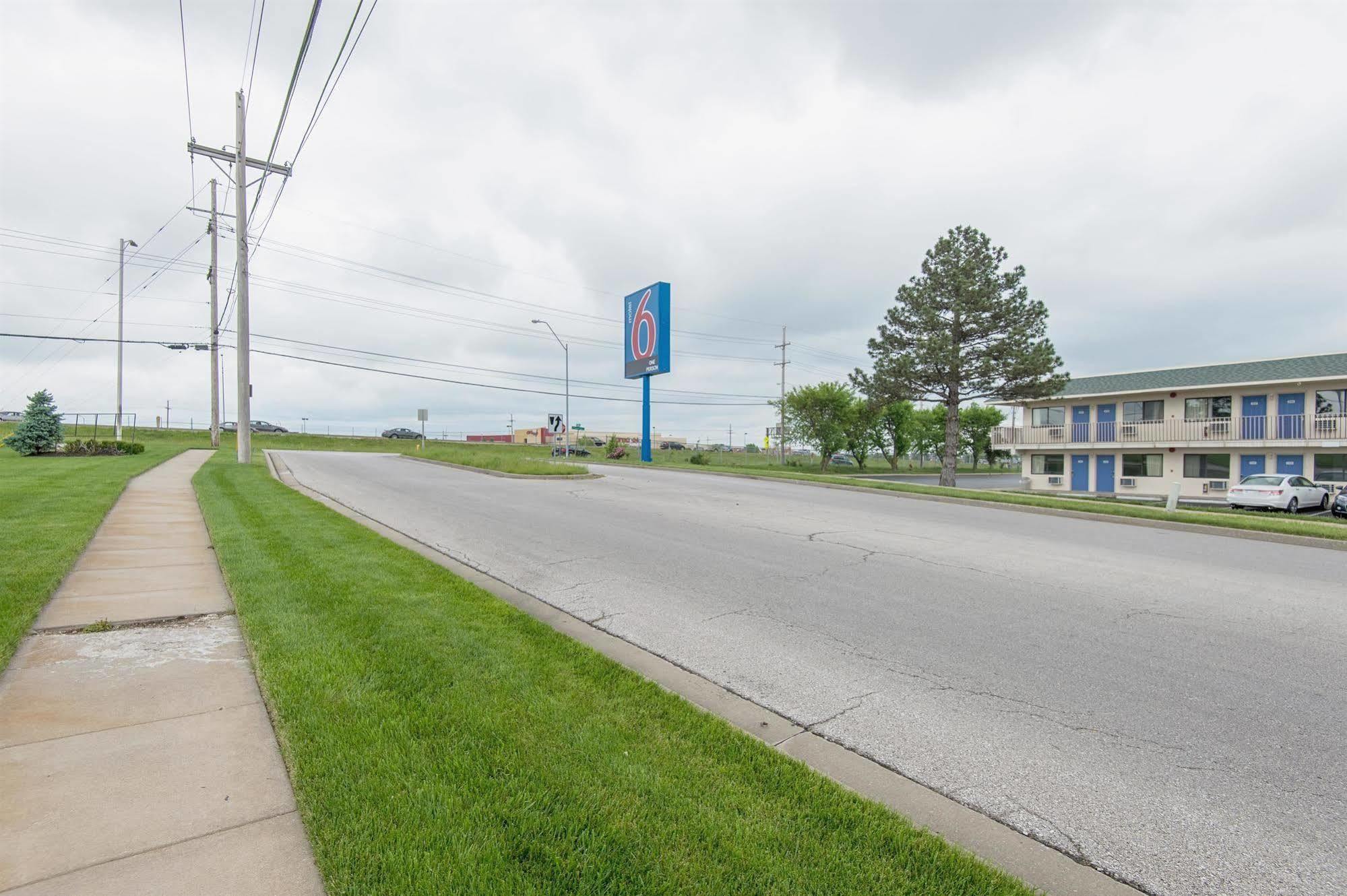 Motel 6 Kansas City, Mo - Airport Екстер'єр фото