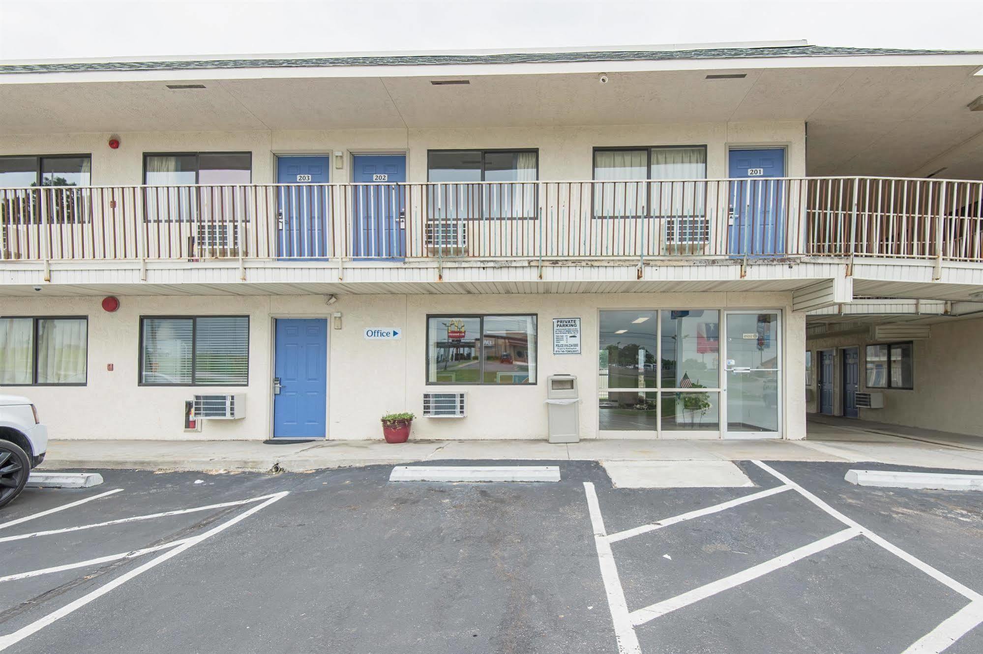 Motel 6 Kansas City, Mo - Airport Екстер'єр фото