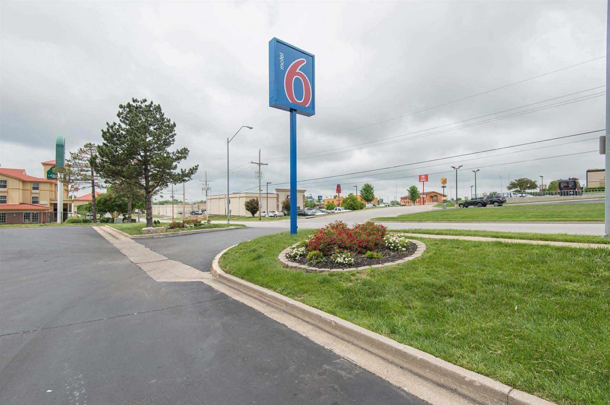 Motel 6 Kansas City, Mo - Airport Екстер'єр фото