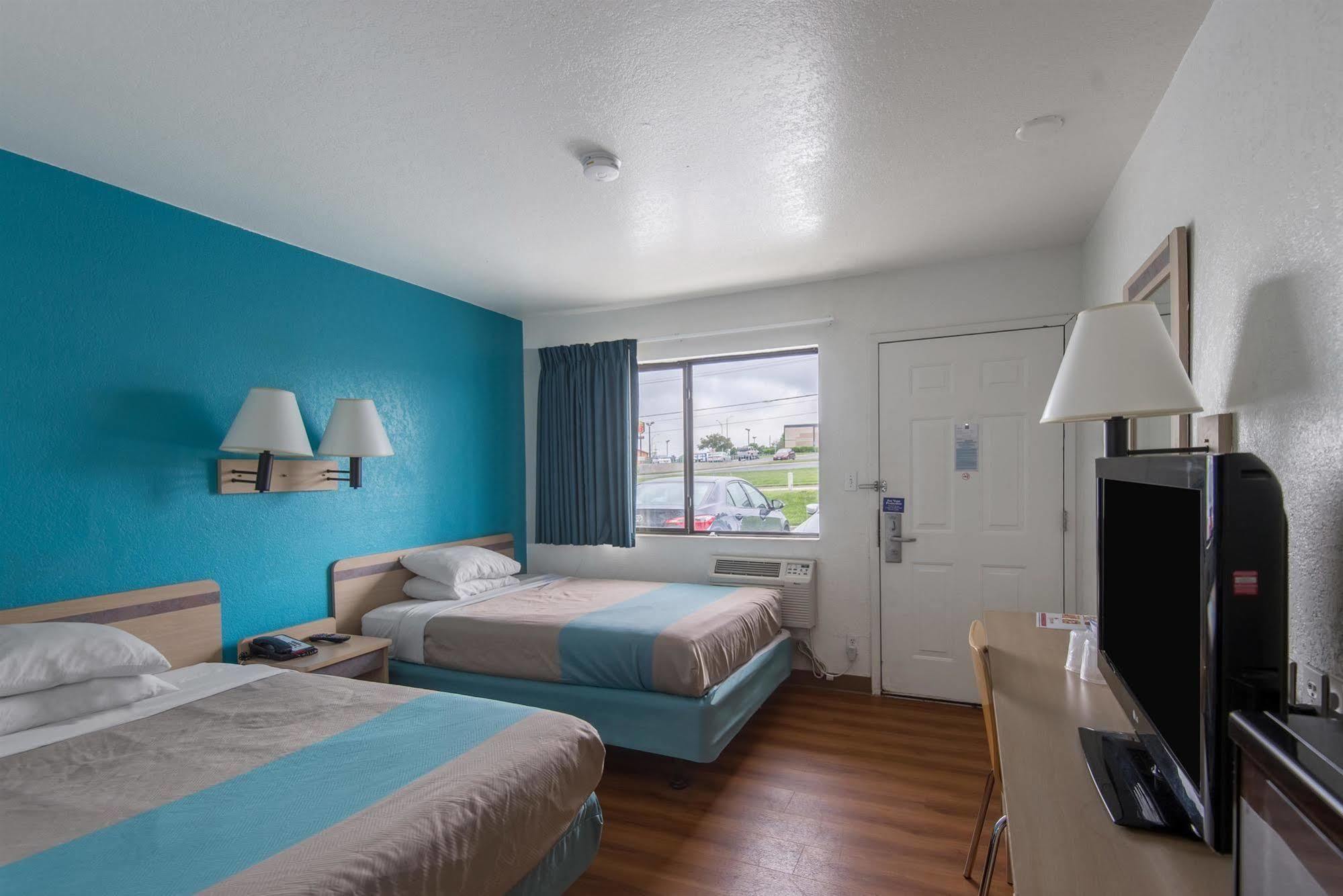 Motel 6 Kansas City, Mo - Airport Екстер'єр фото