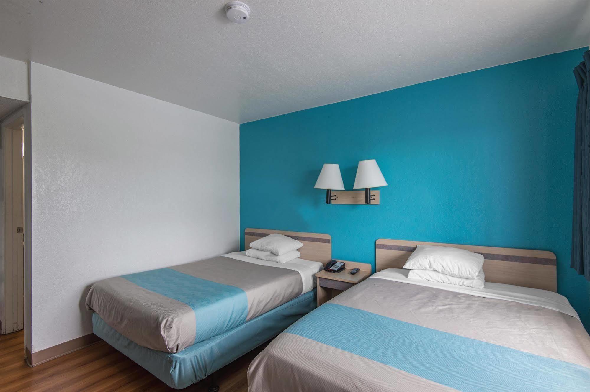 Motel 6 Kansas City, Mo - Airport Екстер'єр фото