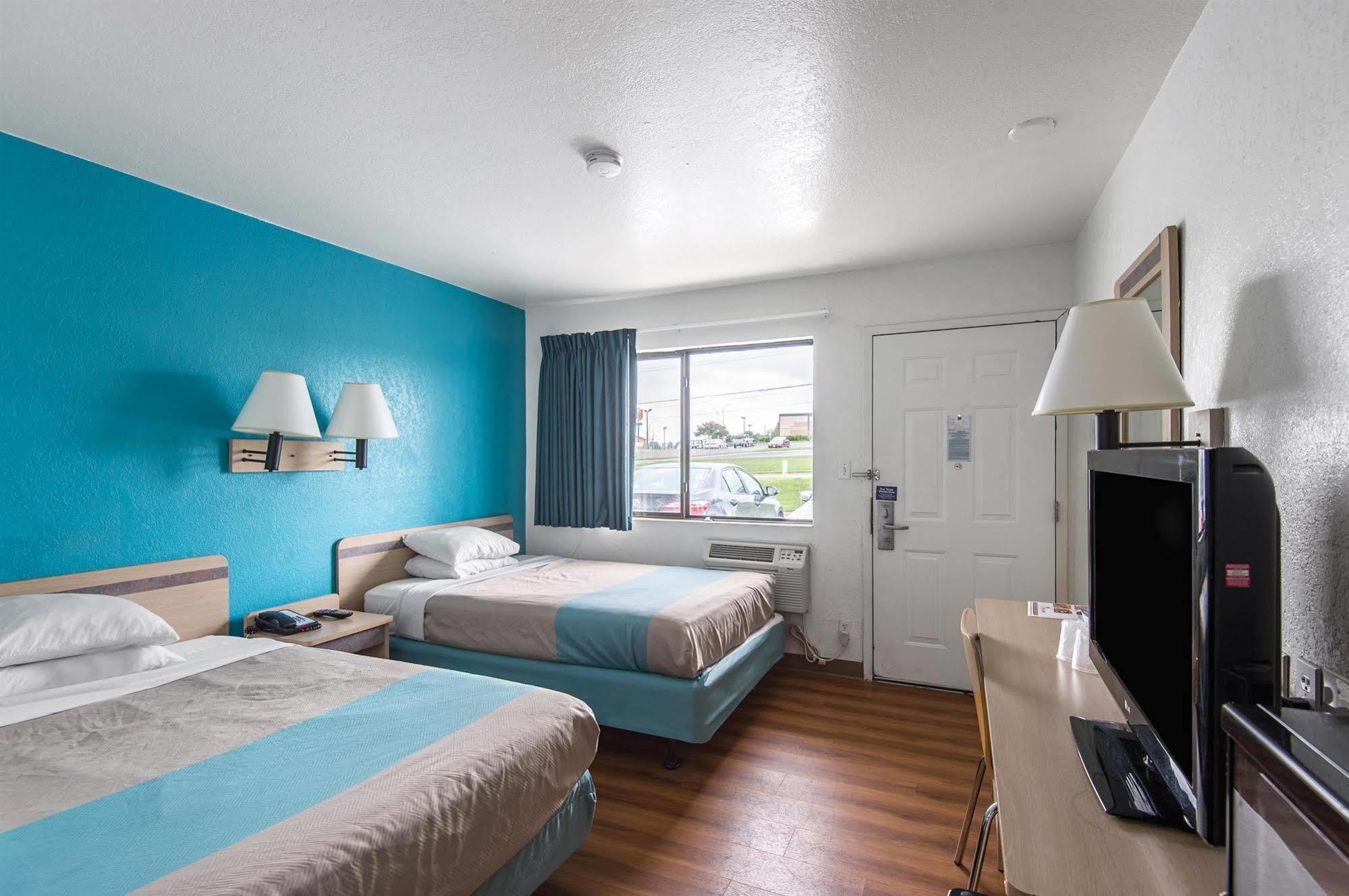 Motel 6 Kansas City, Mo - Airport Екстер'єр фото